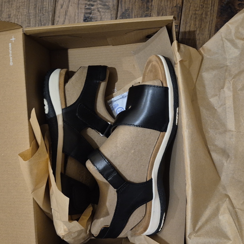 Earth Origins Black Sandals 9W
